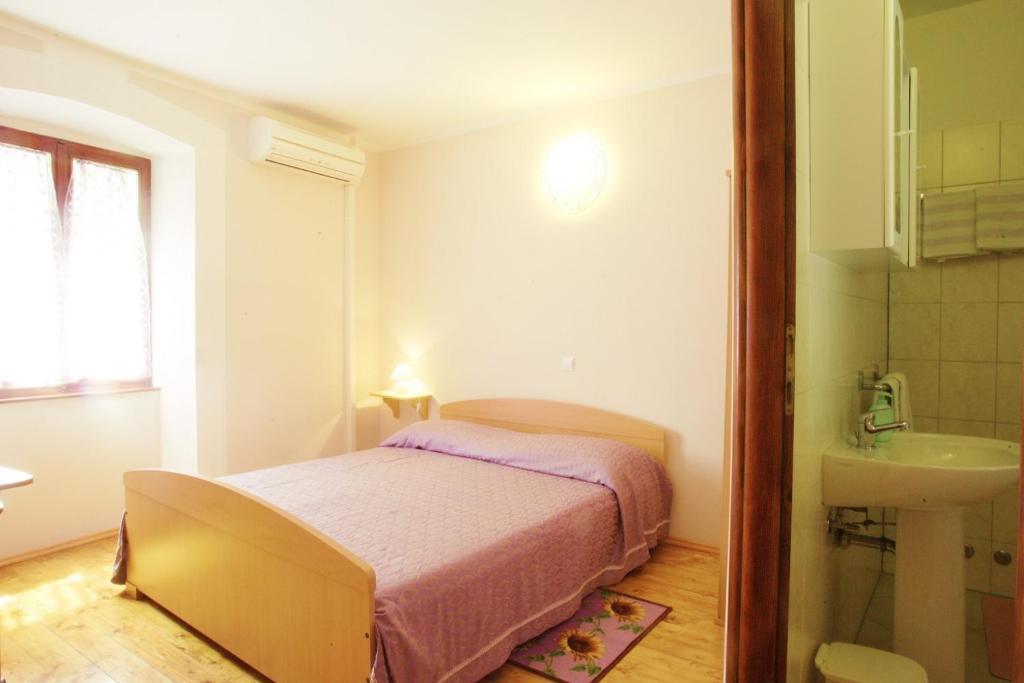 Rooms Sara Groznjan Bilik gambar