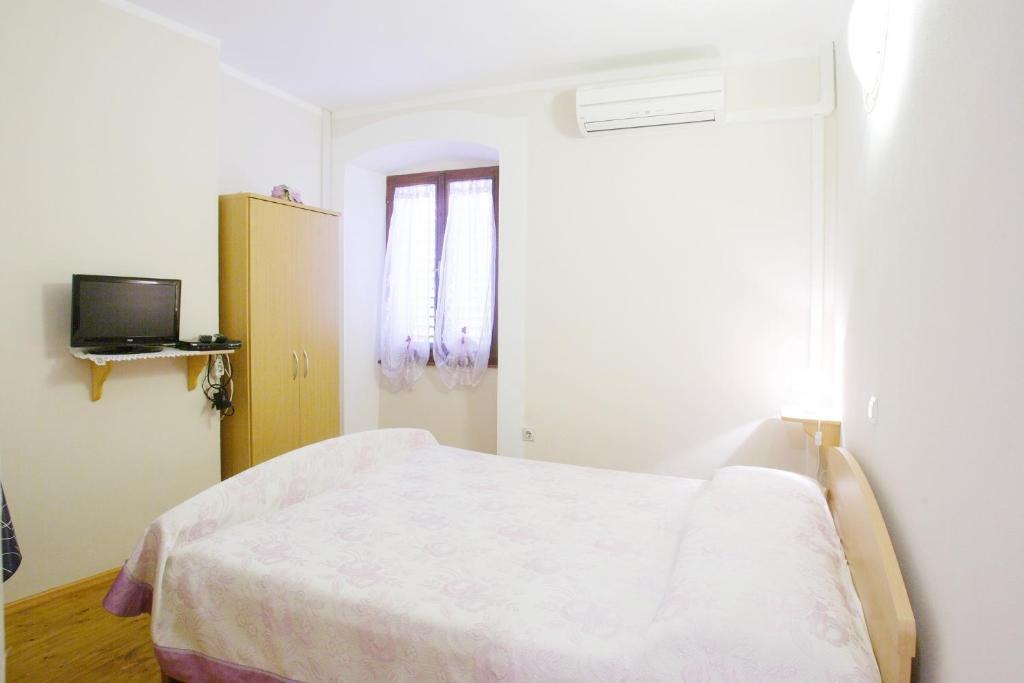 Rooms Sara Groznjan Bilik gambar